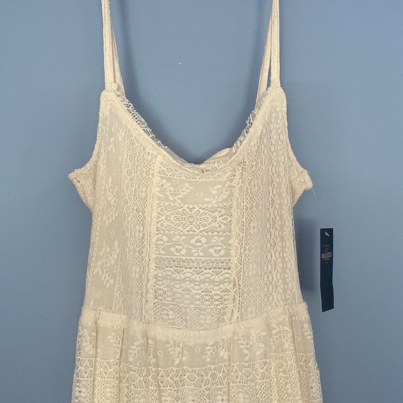 Cream Hollister Dress - Picture 2 of 5